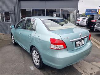 2005 Toyota Belta - Thumbnail