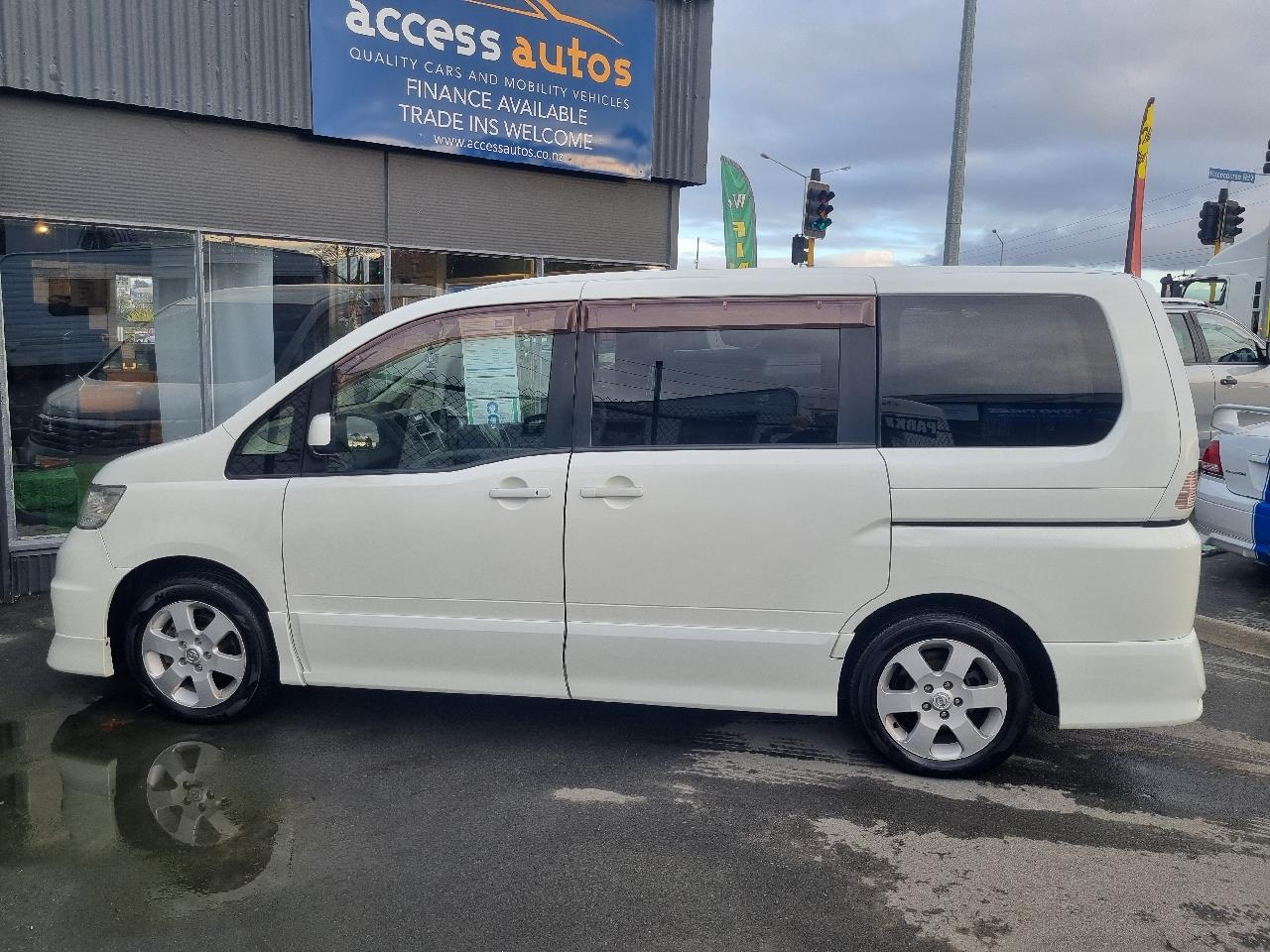 2007 Nissan Serena